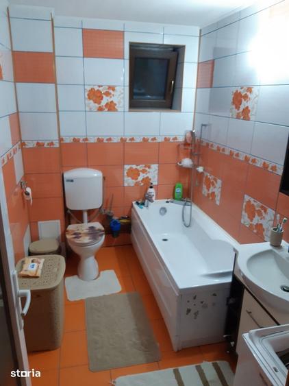 Casă cu 7 camere cu Teren 1702 Mp în Groși