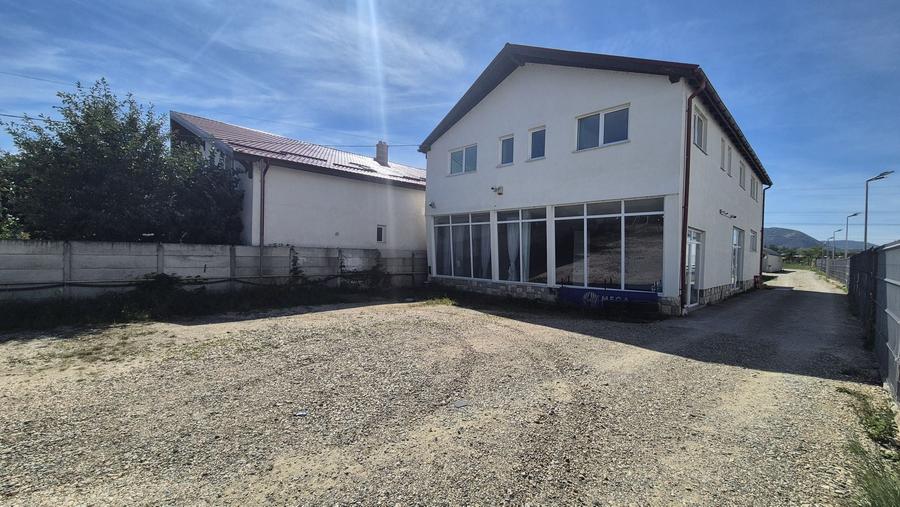 Spațiu comercial, de 1,100 mp, în Centură