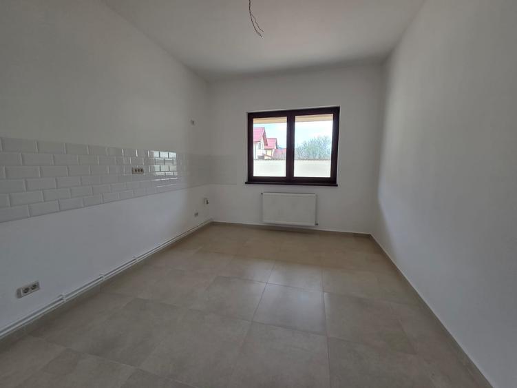 Casă individuală cu 4 camere cu Canalizare în Sud-Vest