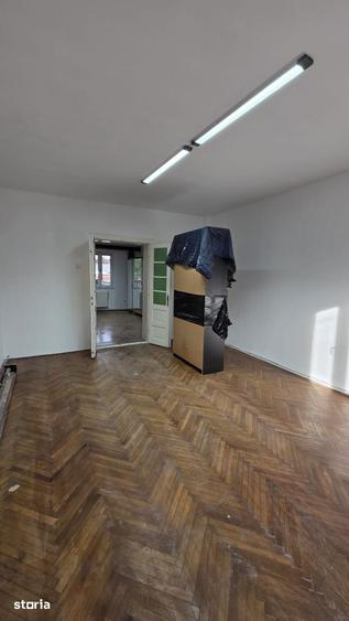 Casa de 3 camere, 130 mp., curte si gradina in zona Micro 1 - 4