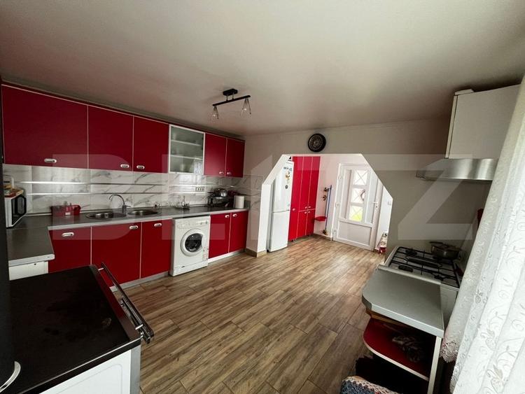 Casă individuală cu 7 camere cu Garaj în Exterior Est