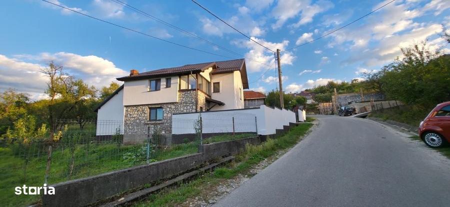 Casă cu 4 camere cu Teren 3486 Mp în Văleni-Dâmbovița
