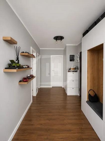 Apartament cu 3 camere semidecomandat, mobilat în Europa