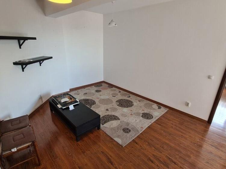 Apartament cu 2 camere semidecomandat, mobilat în Fundeni