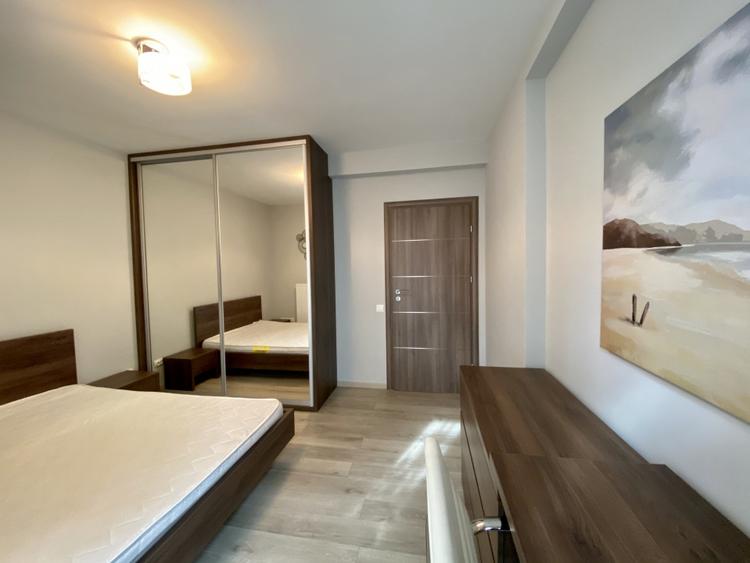 Apartament cu 3 camere semidecomandat, mobilat în Central
