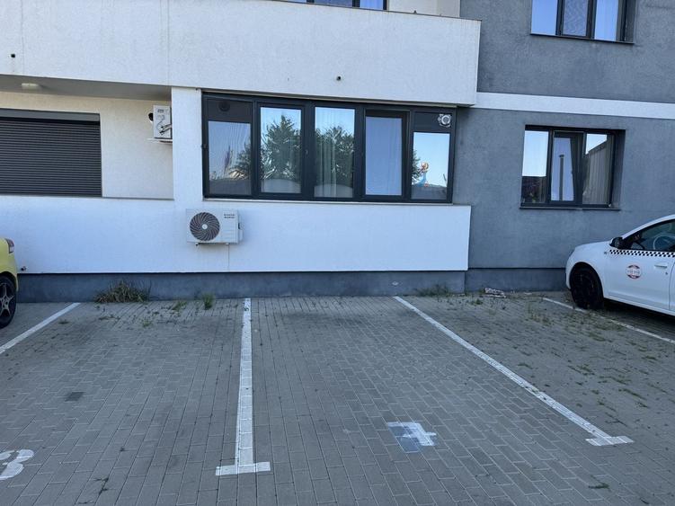 Apartament cu 3 camere semidecomandat, mobilat în UTA