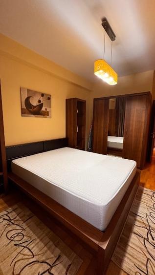 Apartament cu 3 camere decomandat, mobilat în Roșu