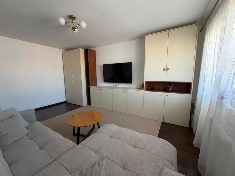 Apartament cu 3 camere decomandat în Florești