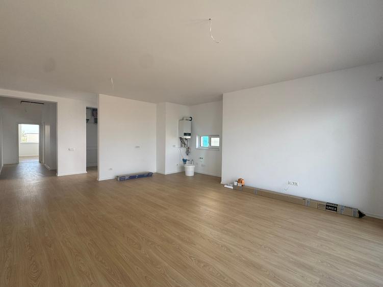 Casă cu 3 camere cu Teren 315 Mp în Moșnița Nouă