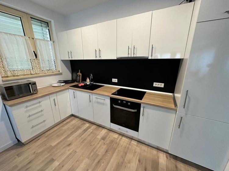 Apartament cu 3 camere decomandat, mobilat în Central