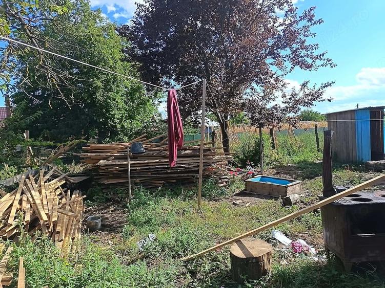 Casă cu 2 camere cu Teren 1500 Mp în Hoisești