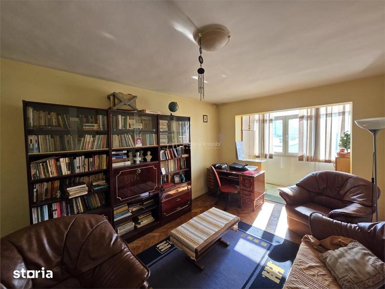 Apartament cu 3 camere decomandat în Micro 5