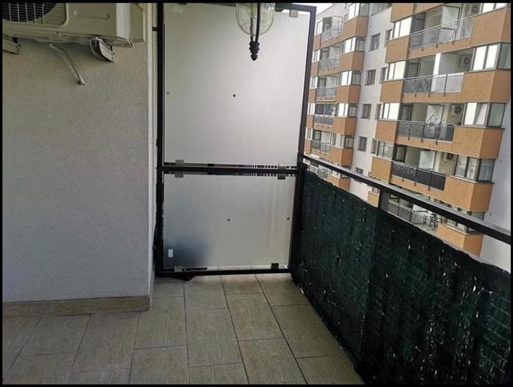 Apartament cu 3 camere semidecomandat în Tătărași