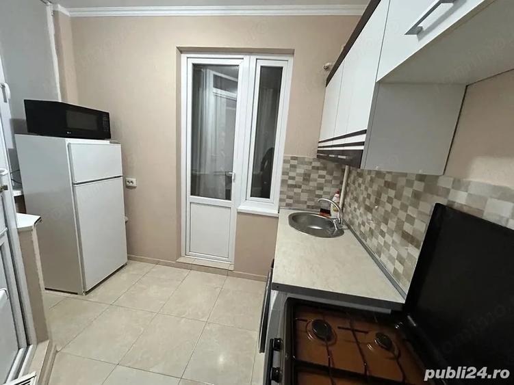Garsonieră decomandată în Girocului