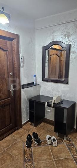 Apartament cu 3 camere decomandat, mobilat în Podu Roș