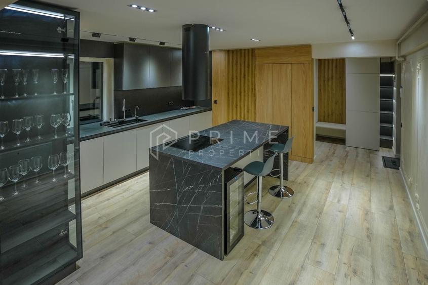 Penthouse cu 3 camere decomandat în Unirii