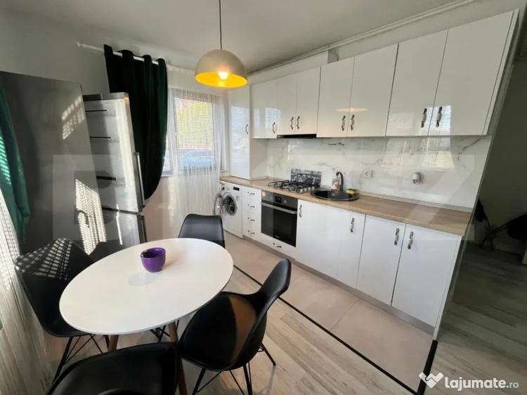 Apartament cu 2 camere semidecomandat, mobilat în Central