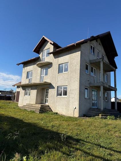Casă cu 4 camere în Dumbrăveni