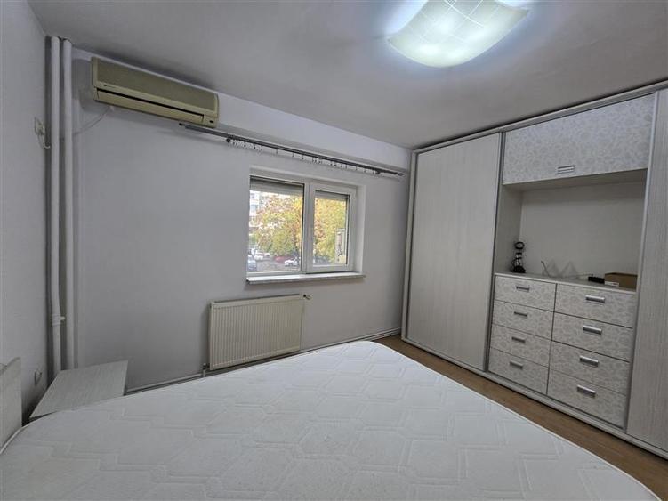 Apartament cu 4 camere decomandat în 13 Septembrie