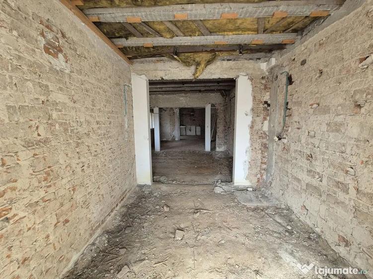 Casă cu 7 camere cu Teren 176 Mp în Baicului