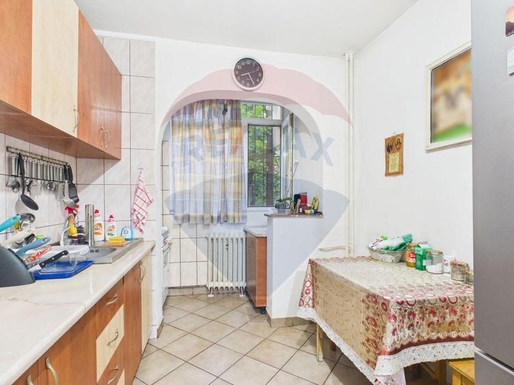 Apartament cu 3 camere decomandat în Colentina