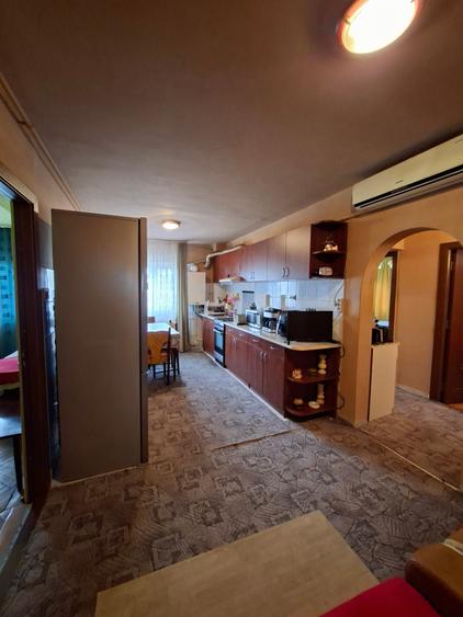 Apartament cu 3 camere în Progresul