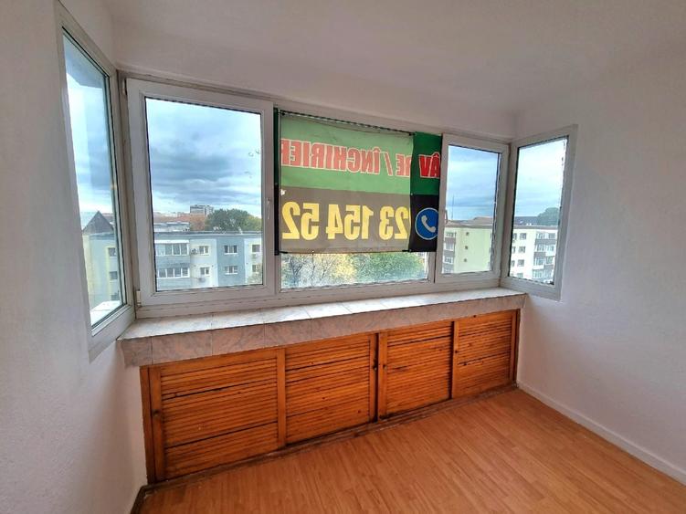 Apartament cu 2 camere semidecomandat în Spitalul Județean