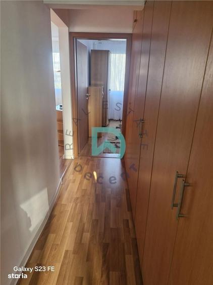 Apartament cu 3 camere semidecomandat în Centrul Istoric