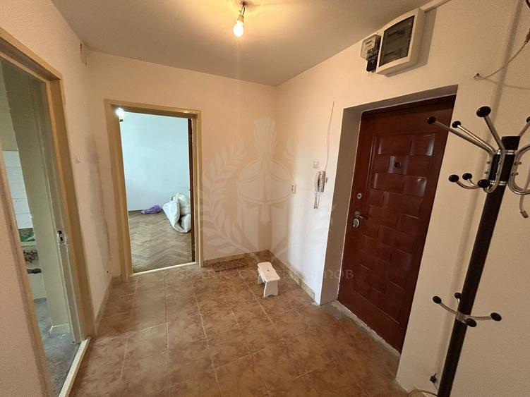 Apartament cu 4 camere decomandat în Sud