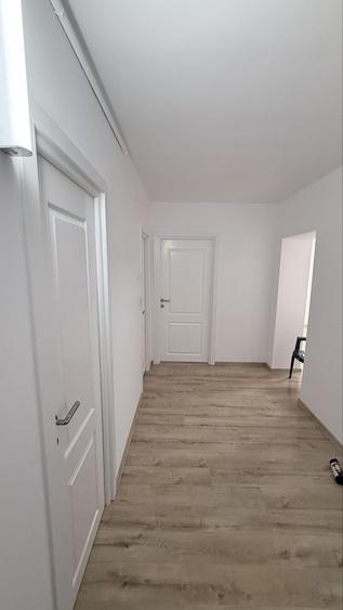Apartament cu 3 camere semidecomandat în Cina