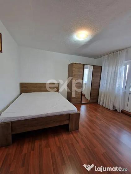 Apartament cu 3 camere decomandat în Micro 3