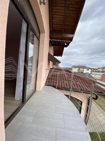 Casă cu 5 camere cu Teren 200 Mp în Central