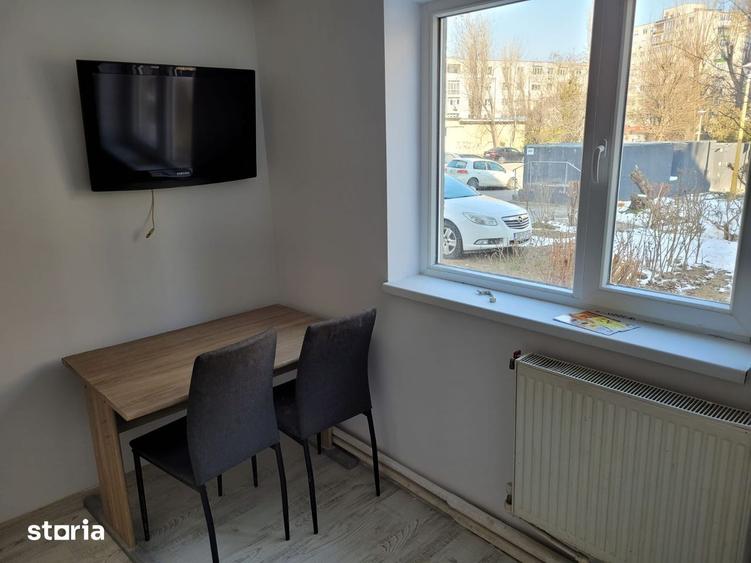 Apartament cu 3 camere semidecomandat în Tomis III