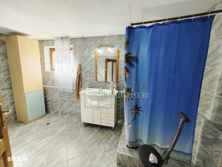 Casă cu 4 camere în Cut