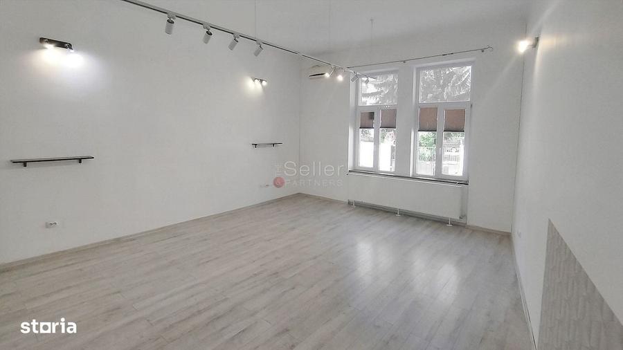 Apartament cu 4 camere decomandat în Centrul Istoric