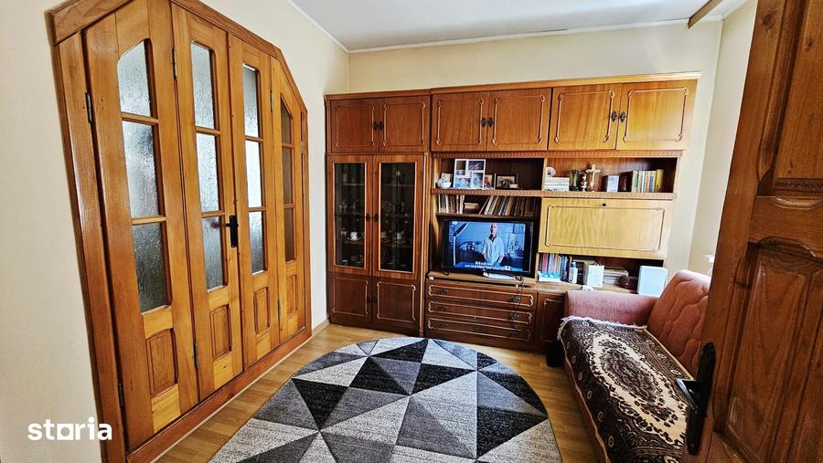 Casă cu 4 camere cu Teren 400 Mp în Central