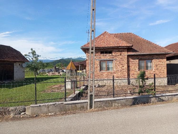 Casă cu 2 camere cu Teren 4707 Mp în Hălmăgel