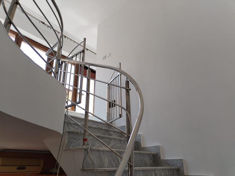 Apartament cu 5 camere decomandat în Calea Severinului