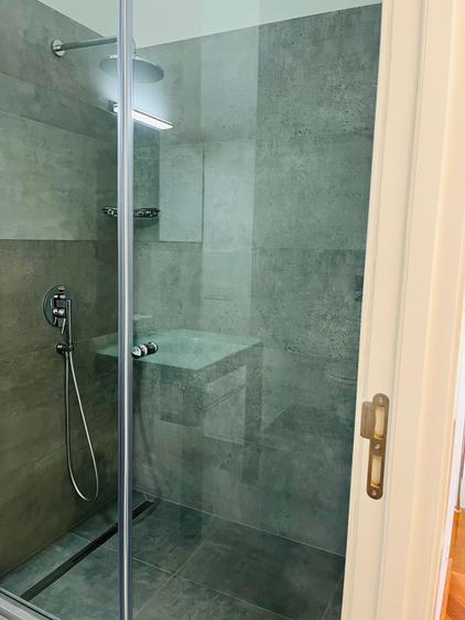Apartament cu 5 camere decomandat în Primăverii