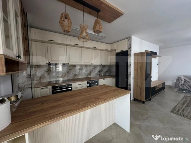 Apartament cu 4 camere semidecomandat în Central