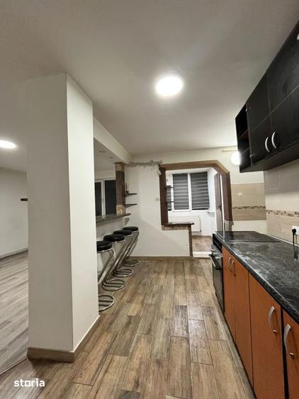 Apartament cu 4 camere decomandat în Central
