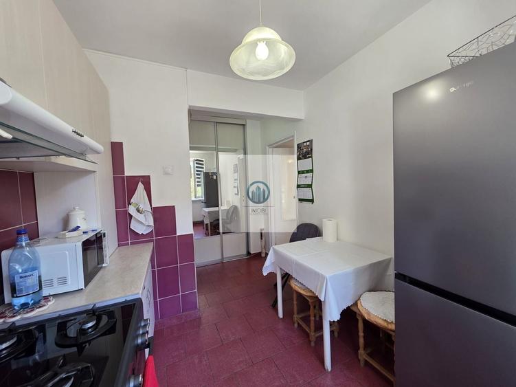 Apartament cu 2 camere semidecomandat, mobilat în Central