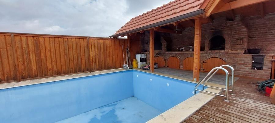 Casă individuală cu 5 camere cu Garaj în Sud-Est