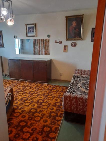 Apartament cu 3 camere decomandat în Drumul Taberei