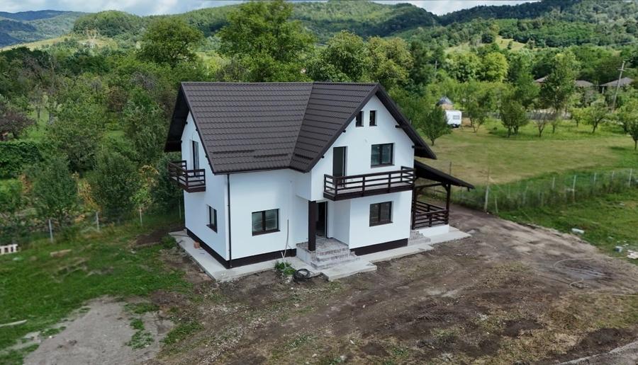 Casă individuală cu 4 camere cu Canalizare în Brebu Mânăstirei