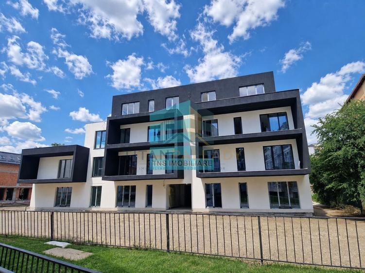 Apartament cu 4 camere decomandat în Titan