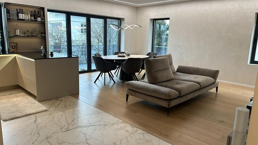 Apartament cu 4 camere decomandat, mobilat în Iancu Nicolae
