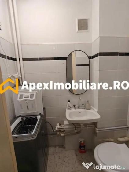 Apartament cu 3 camere semidecomandat în Universitate