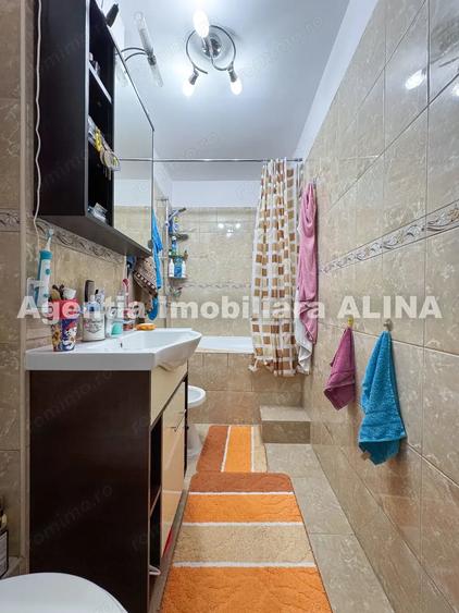 Apartament cu 3 camere decomandat în Astoria
