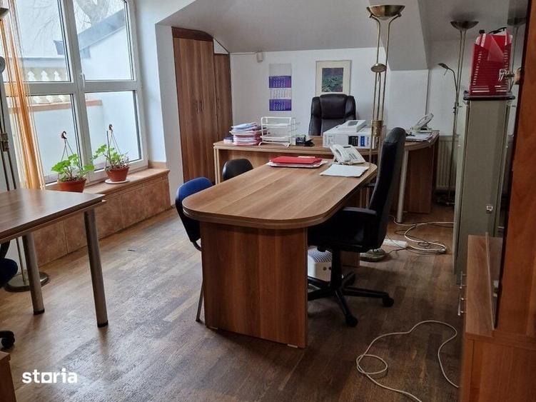 Casă cu 10 camere cu Teren 706 Mp în Unirii